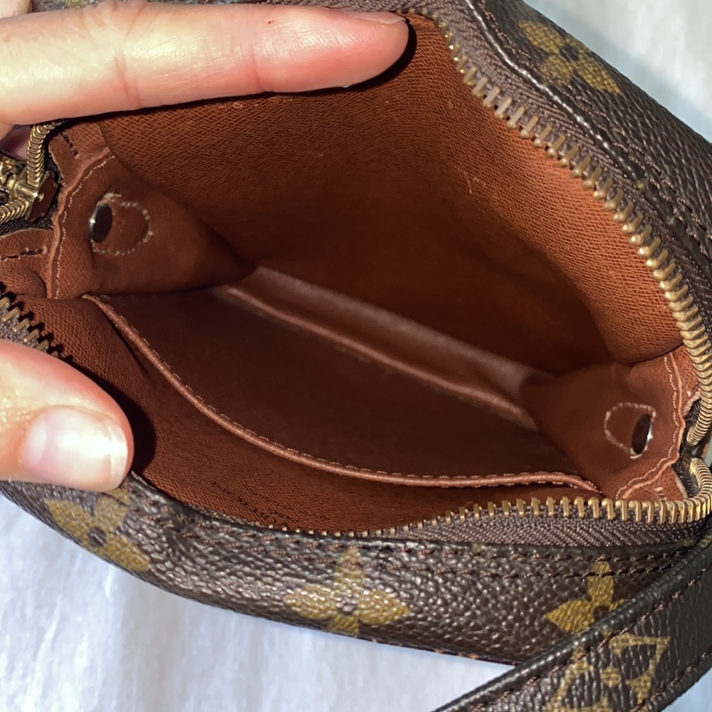 Preowned Vintage Louis Vuitton crossbody - Picture 12 of 14